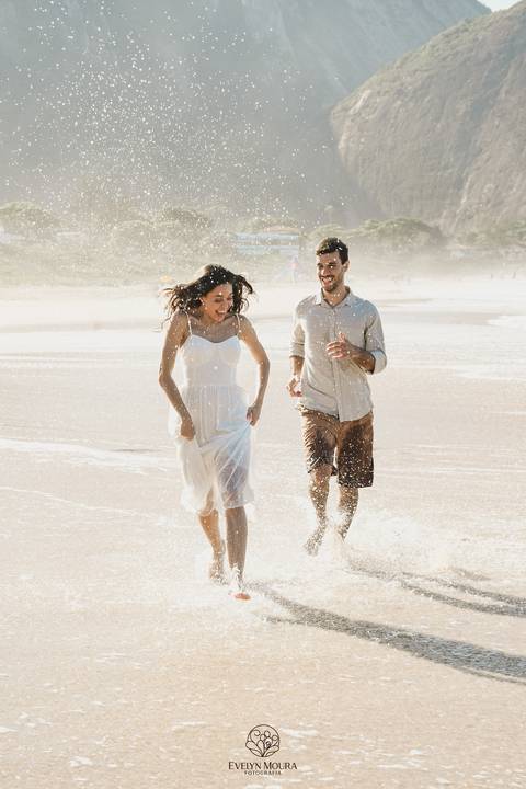 pre wedding - pre wedding na praia - niterói - fotografia de casal - evelyn moura fotografia - casal - amor'