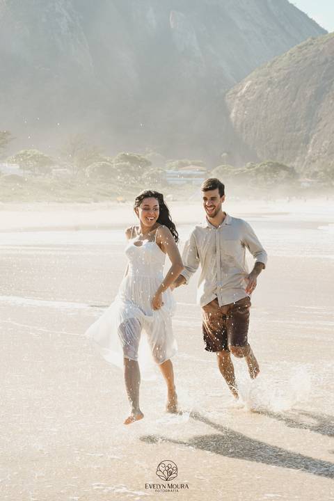 pre wedding - pre wedding na praia - niterói - fotografia de casal - evelyn moura fotografia - casal - amor'