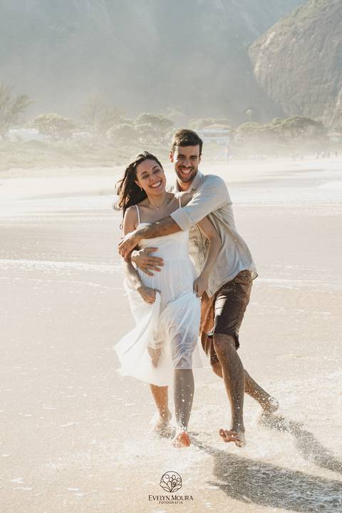 pre wedding - pre wedding na praia - niterói - fotografia de casal - evelyn moura fotografia - casal - amor'