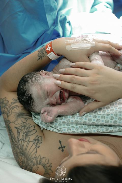 Fotografia de Parto - Newborn - Evelyn Moura Fotografia em Niterói, Rio de Janeiro - ensaio infantil - newborn de recém nascido - partos - parto em niteroi - registro de parto - maternidade são francisco - doce nascer - parto humanizado - andrea barbosa '