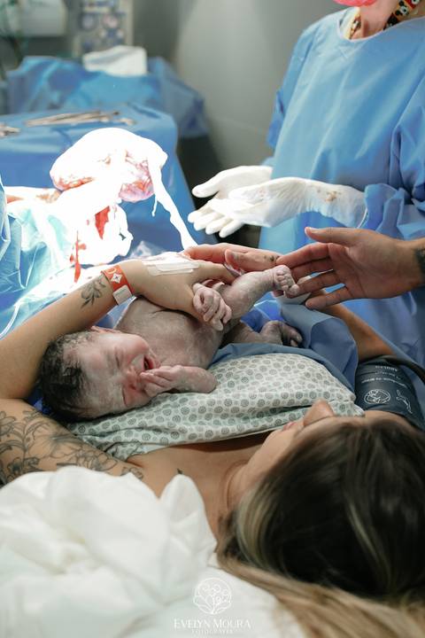 Fotografia de Parto - Newborn - Evelyn Moura Fotografia em Niterói, Rio de Janeiro - ensaio infantil - newborn de recém nascido - partos - parto em niteroi - registro de parto - maternidade são francisco - doce nascer - parto humanizado - andrea barbosa '