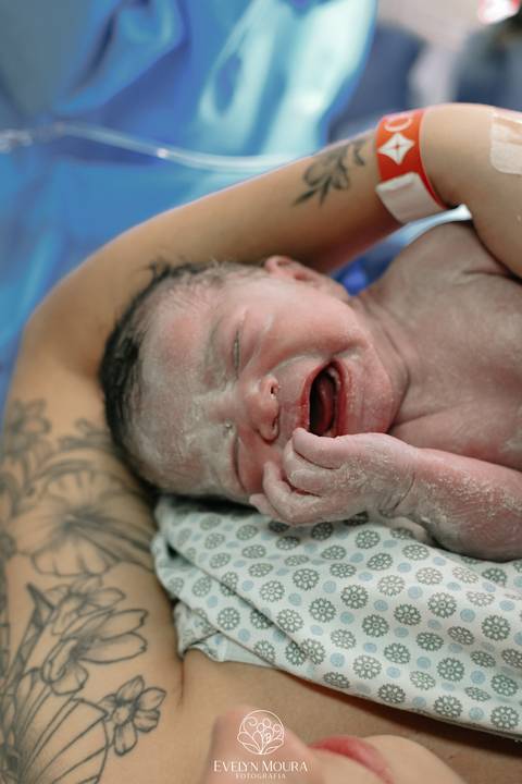 Fotografia de Parto - Newborn - Evelyn Moura Fotografia em Niterói, Rio de Janeiro - ensaio infantil - newborn de recém nascido - partos - parto em niteroi - registro de parto - maternidade são francisco - doce nascer - parto humanizado - andrea barbosa '