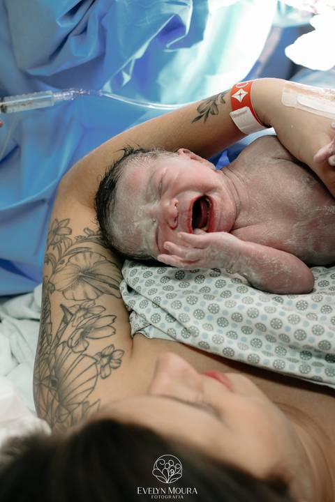 Fotografia de Parto - Newborn - Evelyn Moura Fotografia em Niterói, Rio de Janeiro - ensaio infantil - newborn de recém nascido - partos - parto em niteroi - registro de parto - maternidade são francisco - doce nascer - parto humanizado - andrea barbosa '
