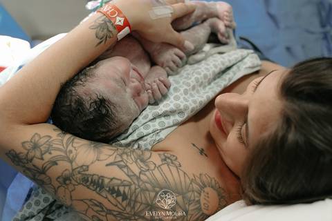 Fotografia de Parto - Newborn - Evelyn Moura Fotografia em Niterói, Rio de Janeiro - ensaio infantil - newborn de recém nascido - partos - parto em niteroi - registro de parto - maternidade são francisco - doce nascer - parto humanizado - andrea barbosa '