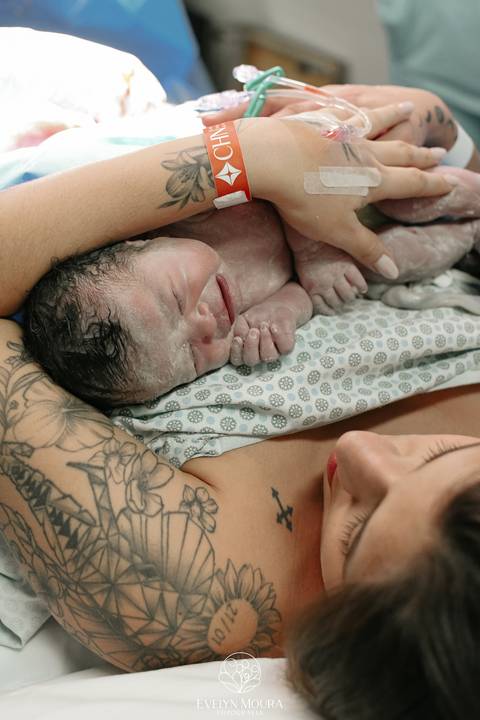 Fotografia de Parto - Newborn - Evelyn Moura Fotografia em Niterói, Rio de Janeiro - ensaio infantil - newborn de recém nascido - partos - parto em niteroi - registro de parto - maternidade são francisco - doce nascer - parto humanizado - andrea barbosa '