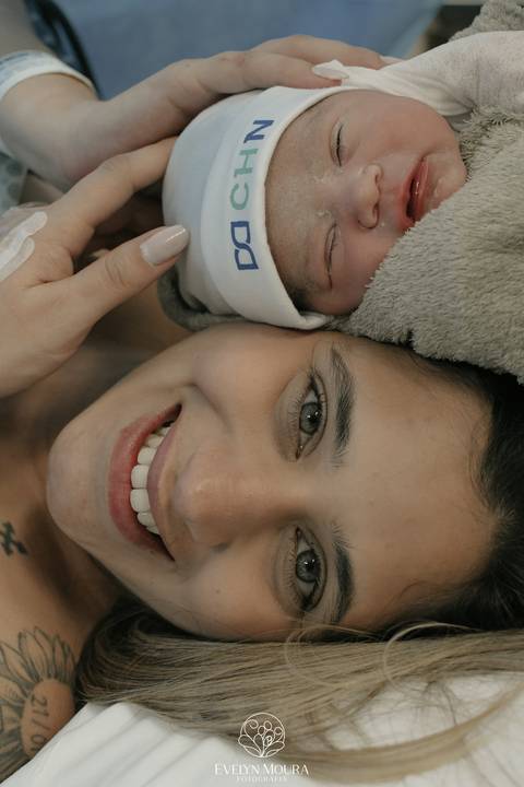 Fotografia de Parto - Newborn - Evelyn Moura Fotografia em Niterói, Rio de Janeiro - ensaio infantil - newborn de recém nascido - partos - parto em niteroi - registro de parto - maternidade são francisco - doce nascer - parto humanizado - andrea barbosa '