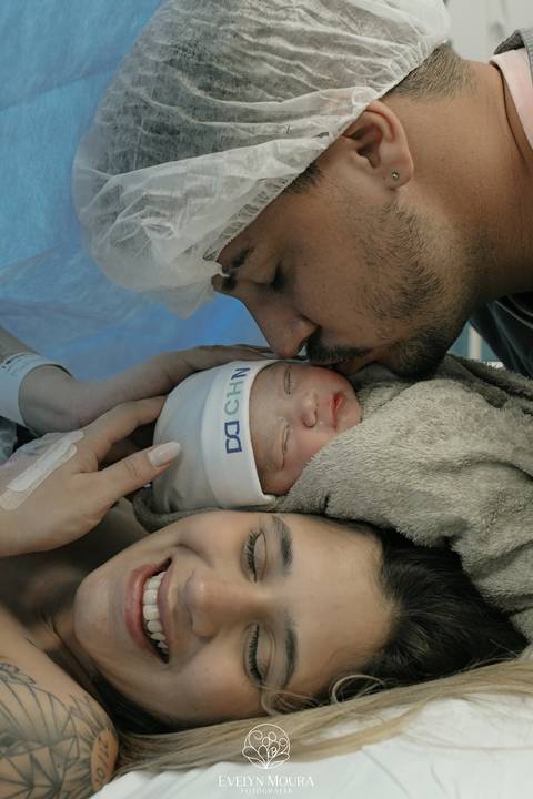 Fotografia de Parto - Newborn - Evelyn Moura Fotografia em Niterói, Rio de Janeiro - ensaio infantil - newborn de recém nascido - partos - parto em niteroi - registro de parto - maternidade são francisco - doce nascer - parto humanizado - andrea barbosa '