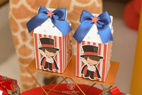 Festa Infantil - Evelyn Moura Fotografia - Fotografia em Niterói, Rio de Janeiro - casa de festa - decoração - decoração de festa - festa colorida- docinhos - bolo - criança - crianças - festa linda - tema aladdin - disney  - casa de festa '