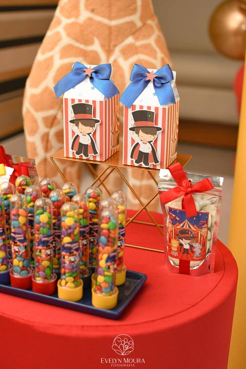 Festa Infantil - Evelyn Moura Fotografia - Fotografia em Niterói, Rio de Janeiro - casa de festa - decoração - decoração de festa - festa colorida- docinhos - bolo - criança - crianças - festa linda - tema aladdin - disney  - casa de festa '