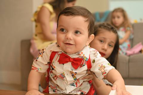 Festa Infantil - Evelyn Moura Fotografia - Fotografia em Niterói, Rio de Janeiro - casa de festa - decoração - decoração de festa - festa colorida- docinhos - bolo - criança - crianças - festa linda - tema aladdin - disney  - casa de festa '