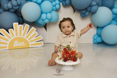 Ensaio de Acompanhamento de bebê. Evelyn Moura Fotografia. Fotógrafa em Niterói, Rio de Janeiro. Newborn. Festa infantil - Smash the cake - Smash the fruit - bebê - ensaio de 1 ano - viral - disney - festa de aniversário - volta ao sol '