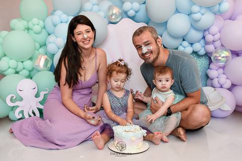 Ensaio de Acompanhamento de bebê. Evelyn Moura Fotografia. Fotógrafa em Niterói, Rio de Janeiro. Newborn. Festa infantil - Smash the cake - Smash the fruit - bebê - ensaio de 1 ano - viral - disney - festa de aniversário - volta ao sol '