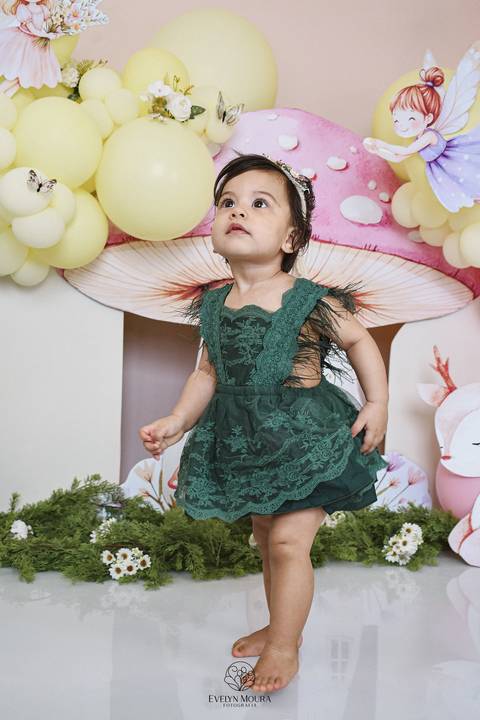Ensaio de Acompanhamento de bebê. Evelyn Moura Fotografia. Fotógrafa em Niterói, Rio de Janeiro. Newborn. Festa infantil - Smash the cake - Smash the fruit - bebê - ensaio de 1 ano - viral - disney - festa de aniversário - jardim encantado - floresta '
