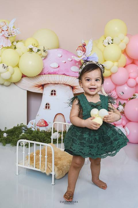 Ensaio de Acompanhamento de bebê. Evelyn Moura Fotografia. Fotógrafa em Niterói, Rio de Janeiro. Newborn. Festa infantil - Smash the cake - Smash the fruit - bebê - ensaio de 1 ano - viral - disney - festa de aniversário - jardim encantado - floresta '