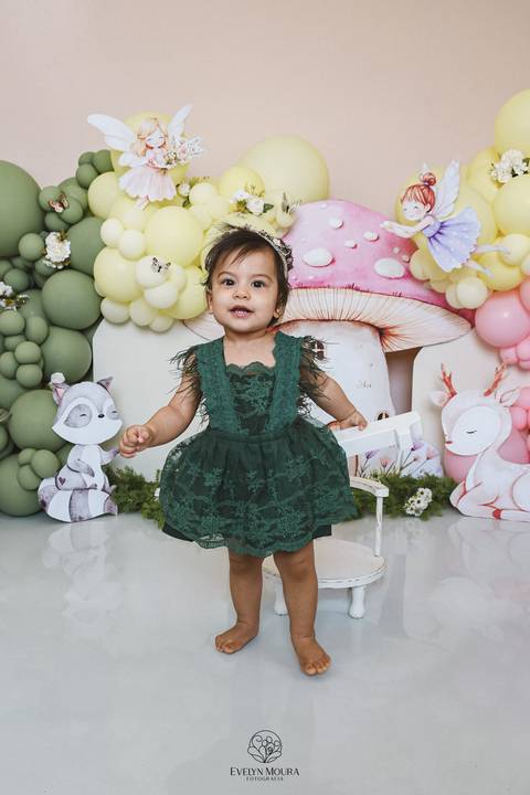 Ensaio de Acompanhamento de bebê. Evelyn Moura Fotografia. Fotógrafa em Niterói, Rio de Janeiro. Newborn. Festa infantil - Smash the cake - Smash the fruit - bebê - ensaio de 1 ano - viral - disney - festa de aniversário - jardim encantado - floresta '