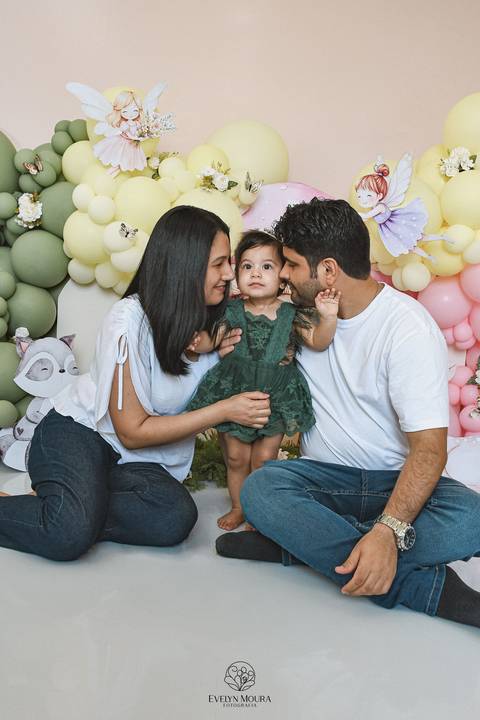 Ensaio de Acompanhamento de bebê. Evelyn Moura Fotografia. Fotógrafa em Niterói, Rio de Janeiro. Newborn. Festa infantil - Smash the cake - Smash the fruit - bebê - ensaio de 1 ano - viral - disney - festa de aniversário - jardim encantado - floresta '
