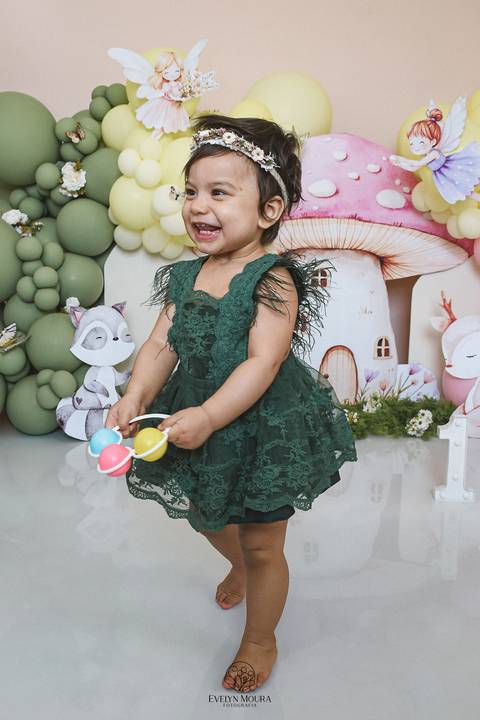 Ensaio de Acompanhamento de bebê. Evelyn Moura Fotografia. Fotógrafa em Niterói, Rio de Janeiro. Newborn. Festa infantil - Smash the cake - Smash the fruit - bebê - ensaio de 1 ano - viral - disney - festa de aniversário - jardim encantado - floresta '