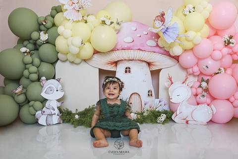 Ensaio de Acompanhamento de bebê. Evelyn Moura Fotografia. Fotógrafa em Niterói, Rio de Janeiro. Newborn. Festa infantil - Smash the cake - Smash the fruit - bebê - ensaio de 1 ano - viral - disney - festa de aniversário - jardim encantado - floresta '