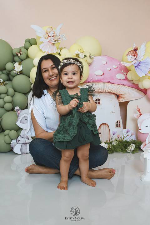 Ensaio de Acompanhamento de bebê. Evelyn Moura Fotografia. Fotógrafa em Niterói, Rio de Janeiro. Newborn. Festa infantil - Smash the cake - Smash the fruit - bebê - ensaio de 1 ano - viral - disney - festa de aniversário - jardim encantado - floresta '