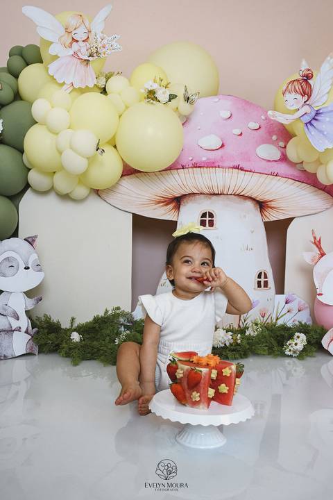 Ensaio de Acompanhamento de bebê. Evelyn Moura Fotografia. Fotógrafa em Niterói, Rio de Janeiro. Newborn. Festa infantil - Smash the cake - Smash the fruit - bebê - ensaio de 1 ano - viral - disney - festa de aniversário - jardim encantado - floresta '