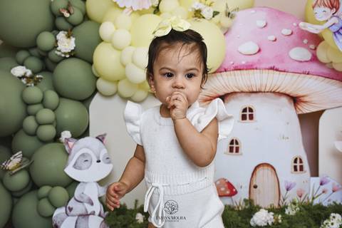 Ensaio de Acompanhamento de bebê. Evelyn Moura Fotografia. Fotógrafa em Niterói, Rio de Janeiro. Newborn. Festa infantil - Smash the cake - Smash the fruit - bebê - ensaio de 1 ano - viral - disney - festa de aniversário - jardim encantado - floresta '