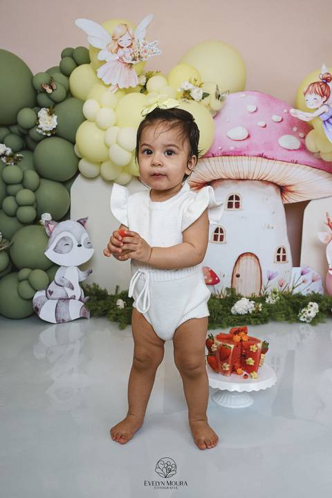 Ensaio de Acompanhamento de bebê. Evelyn Moura Fotografia. Fotógrafa em Niterói, Rio de Janeiro. Newborn. Festa infantil - Smash the cake - Smash the fruit - bebê - ensaio de 1 ano - viral - disney - festa de aniversário - jardim encantado - floresta '