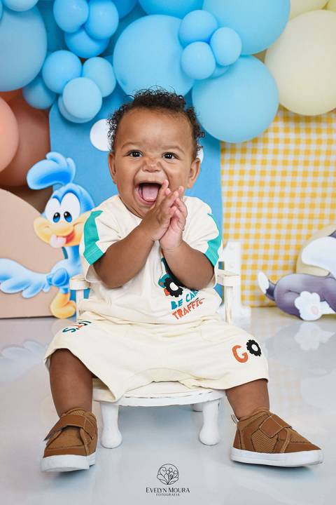 Ensaio de Acompanhamento de bebê. Evelyn Moura Fotografia. Fotógrafa em Niterói, Rio de Janeiro. Newborn. Festa infantil - Smash the cake - Smash the fruit - bebê - ensaio de 1 ano - viral - disney - festa de aniversário - baby looney tunes'