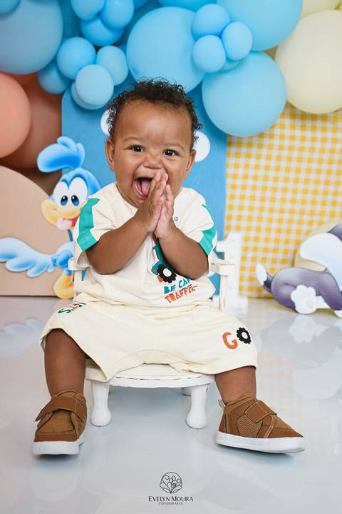 Ensaio de Acompanhamento de bebê. Evelyn Moura Fotografia. Fotógrafa em Niterói, Rio de Janeiro. Newborn. Festa infantil - Smash the cake - Smash the fruit - bebê - ensaio de 1 ano - viral - disney - festa de aniversário - baby looney tunes'