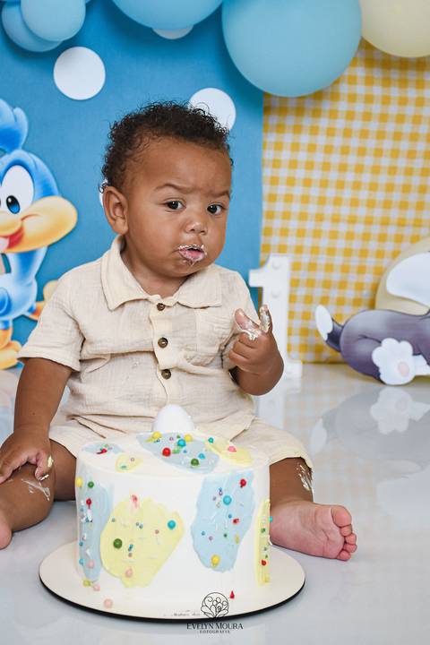 Ensaio de Acompanhamento de bebê. Evelyn Moura Fotografia. Fotógrafa em Niterói, Rio de Janeiro. Newborn. Festa infantil - Smash the cake - Smash the fruit - bebê - ensaio de 1 ano - viral - disney - festa de aniversário - baby looney tunes'