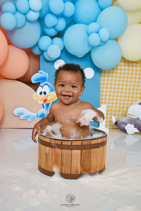 Ensaio de Acompanhamento de bebê. Evelyn Moura Fotografia. Fotógrafa em Niterói, Rio de Janeiro. Newborn. Festa infantil - Smash the cake - Smash the fruit - bebê - ensaio de 1 ano - viral - disney - festa de aniversário - baby looney tunes'