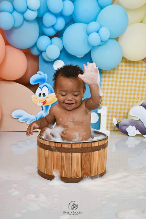 Ensaio de Acompanhamento de bebê. Evelyn Moura Fotografia. Fotógrafa em Niterói, Rio de Janeiro. Newborn. Festa infantil - Smash the cake - Smash the fruit - bebê - ensaio de 1 ano - viral - disney - festa de aniversário - baby looney tunes'