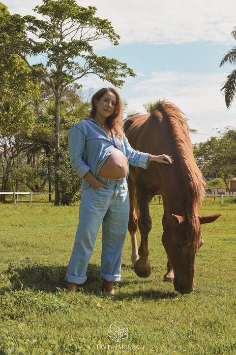 Ensaio Lifestyle Gestante - Ensaio Gestante Estúdio - Niterói, Rio de Janeiro - Evelyn Moura Fotografia - Ensaio de Gestante - Gestante - Newborn - Ensaio em casa - Doce gestar - cavalo - fazenda - parto - maternidade - ensaio externo em Vitória ES'
