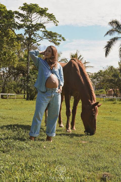 Ensaio Lifestyle Gestante - Ensaio Gestante Estúdio - Niterói, Rio de Janeiro - Evelyn Moura Fotografia - Ensaio de Gestante - Gestante - Newborn - Ensaio em casa - Doce gestar - cavalo - fazenda - parto - maternidade - ensaio externo em Vitória ES'