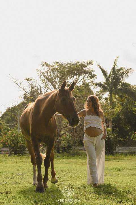 Ensaio Lifestyle Gestante - Ensaio Gestante Estúdio - Niterói, Rio de Janeiro - Evelyn Moura Fotografia - Ensaio de Gestante - Gestante - Newborn - Ensaio em casa - Doce gestar - cavalo - fazenda - parto - maternidade - ensaio externo em Vitória ES'