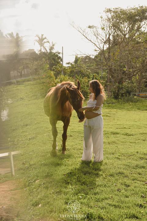 Ensaio Lifestyle Gestante - Ensaio Gestante Estúdio - Niterói, Rio de Janeiro - Evelyn Moura Fotografia - Ensaio de Gestante - Gestante - Newborn - Ensaio em casa - Doce gestar - cavalo - fazenda - parto - maternidade - ensaio externo em Vitória ES'