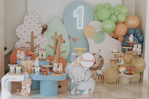 Festa Infantil - Evelyn Moura Fotografia - Fotografia em Niterói, Rio de Janeiro - casa de festa - decoração - decoração de festa - festa colorida- docinhos - bolo - criança - crianças - festa linda - tema safari- casa de festa '