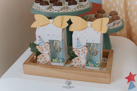 Festa Infantil - Evelyn Moura Fotografia - Fotografia em Niterói, Rio de Janeiro - casa de festa - decoração - decoração de festa - festa colorida- docinhos - bolo - criança - crianças - festa linda - tema safari- casa de festa '