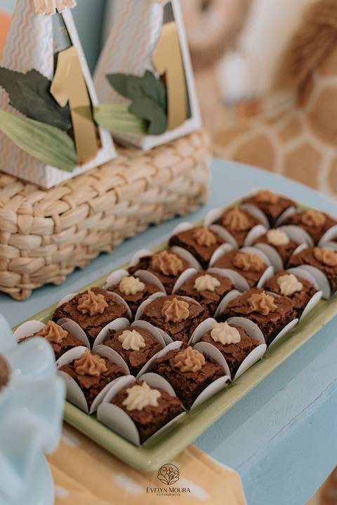Festa Infantil - Evelyn Moura Fotografia - Fotografia em Niterói, Rio de Janeiro - casa de festa - decoração - decoração de festa - festa colorida- docinhos - bolo - criança - crianças - festa linda - tema safari- casa de festa '