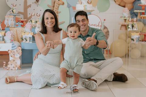 Festa Infantil - Evelyn Moura Fotografia - Fotografia em Niterói, Rio de Janeiro - casa de festa - decoração - decoração de festa - festa colorida- docinhos - bolo - criança - crianças - festa linda - tema safari- casa de festa '