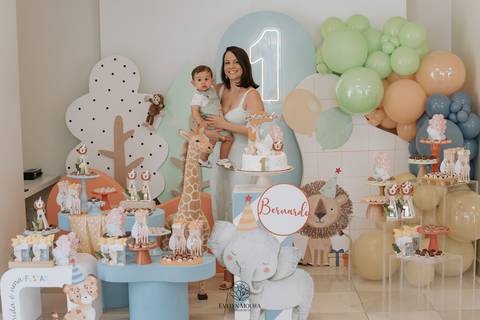 Festa Infantil - Evelyn Moura Fotografia - Fotografia em Niterói, Rio de Janeiro - casa de festa - decoração - decoração de festa - festa colorida- docinhos - bolo - criança - crianças - festa linda - tema safari- casa de festa '