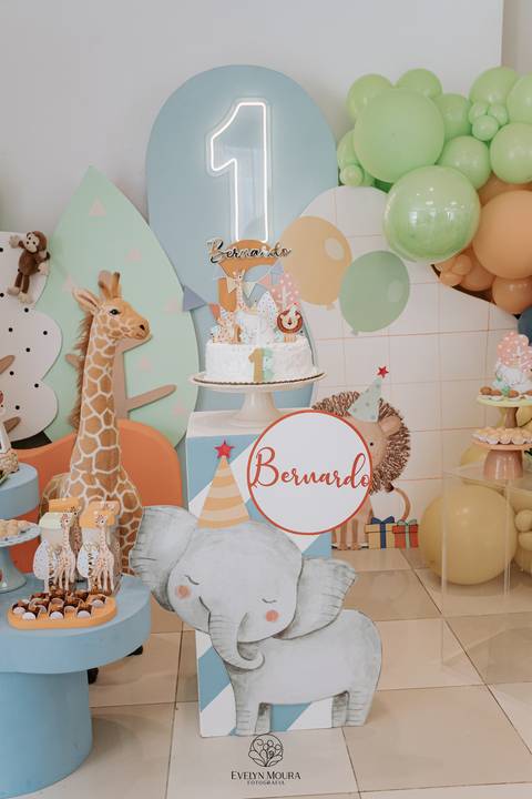 Festa Infantil - Evelyn Moura Fotografia - Fotografia em Niterói, Rio de Janeiro - casa de festa - decoração - decoração de festa - festa colorida- docinhos - bolo - criança - crianças - festa linda - tema safari- casa de festa '