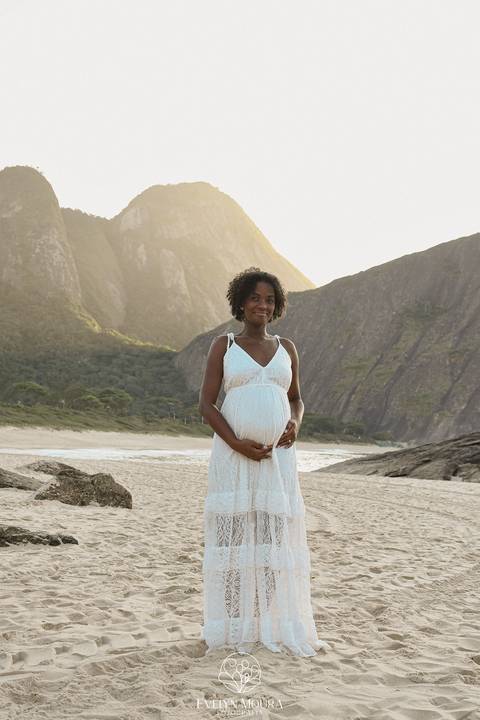 ensaio de gestante externo em Niterói, em Itacoatiara na praia'