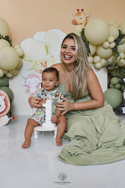 Ensaio de Acompanhamento de bebê. Evelyn Moura Fotografia. Fotógrafa em Niterói, Rio de Janeiro. Newborn. Festa infantil - Smash the cake - Smash the fruit - bebê - ensaio de 1 ano - viral - disney - festa de aniversário - safari'