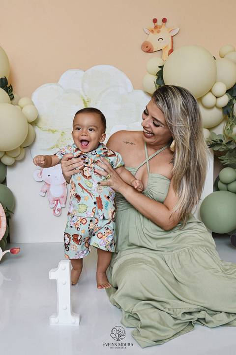 Ensaio de Acompanhamento de bebê. Evelyn Moura Fotografia. Fotógrafa em Niterói, Rio de Janeiro. Newborn. Festa infantil - Smash the cake - Smash the fruit - bebê - ensaio de 1 ano - viral - disney - festa de aniversário - safari'