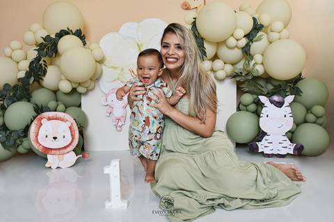 Ensaio de Acompanhamento de bebê. Evelyn Moura Fotografia. Fotógrafa em Niterói, Rio de Janeiro. Newborn. Festa infantil - Smash the cake - Smash the fruit - bebê - ensaio de 1 ano - viral - disney - festa de aniversário - safari'