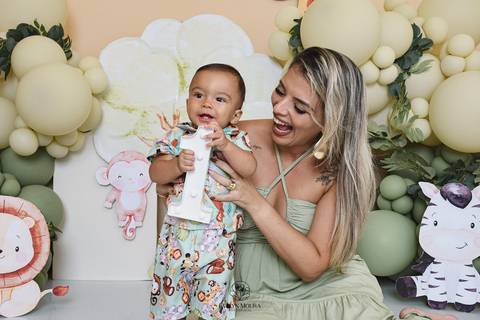 Ensaio de Acompanhamento de bebê. Evelyn Moura Fotografia. Fotógrafa em Niterói, Rio de Janeiro. Newborn. Festa infantil - Smash the cake - Smash the fruit - bebê - ensaio de 1 ano - viral - disney - festa de aniversário - safari'