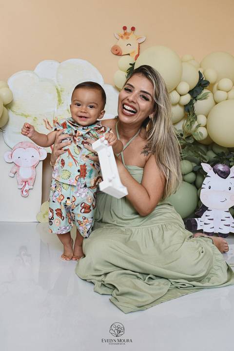 Ensaio de Acompanhamento de bebê. Evelyn Moura Fotografia. Fotógrafa em Niterói, Rio de Janeiro. Newborn. Festa infantil - Smash the cake - Smash the fruit - bebê - ensaio de 1 ano - viral - disney - festa de aniversário - safari'