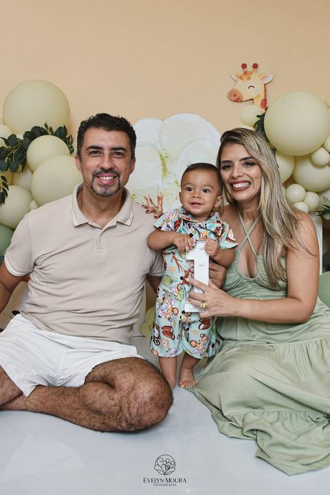 Ensaio de Acompanhamento de bebê. Evelyn Moura Fotografia. Fotógrafa em Niterói, Rio de Janeiro. Newborn. Festa infantil - Smash the cake - Smash the fruit - bebê - ensaio de 1 ano - viral - disney - festa de aniversário - safari'