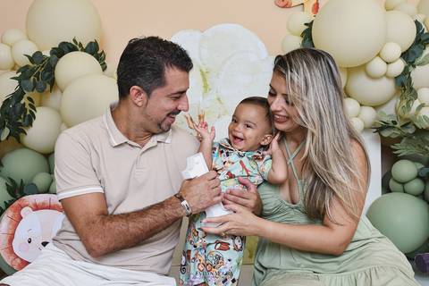 Ensaio de Acompanhamento de bebê. Evelyn Moura Fotografia. Fotógrafa em Niterói, Rio de Janeiro. Newborn. Festa infantil - Smash the cake - Smash the fruit - bebê - ensaio de 1 ano - viral - disney - festa de aniversário - safari'