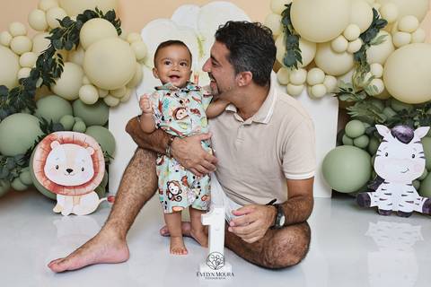Ensaio de Acompanhamento de bebê. Evelyn Moura Fotografia. Fotógrafa em Niterói, Rio de Janeiro. Newborn. Festa infantil - Smash the cake - Smash the fruit - bebê - ensaio de 1 ano - viral - disney - festa de aniversário - safari'